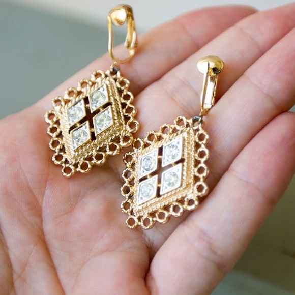 Vintage Sarah Coventry Rhinestone Clip Earrings Gold Rhinestone Party Dangle - Picture 1 of 12